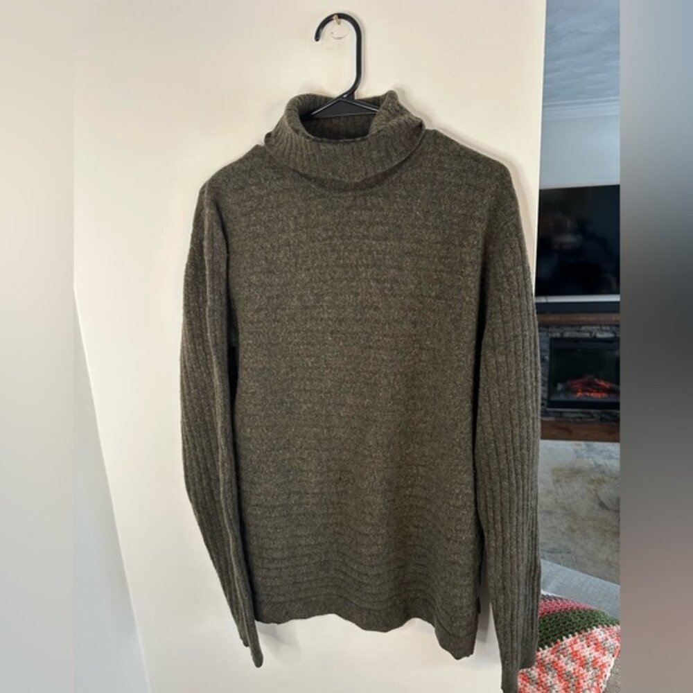 Men’s turtleneck HUGO BOSS WOOL SWEATER- LARGE